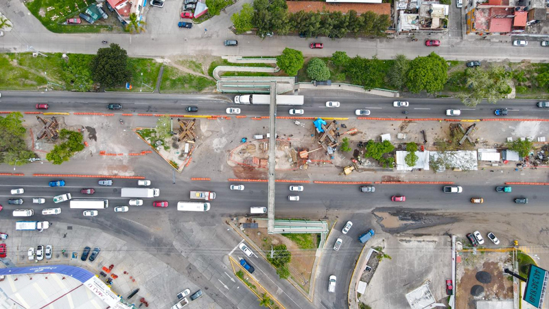 Maquinaria pesada en obra